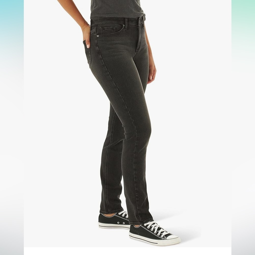 Lee Women's Ultra Lux Mid-Rise Slim Fit Straight Leg Jean, Black 6 Petite